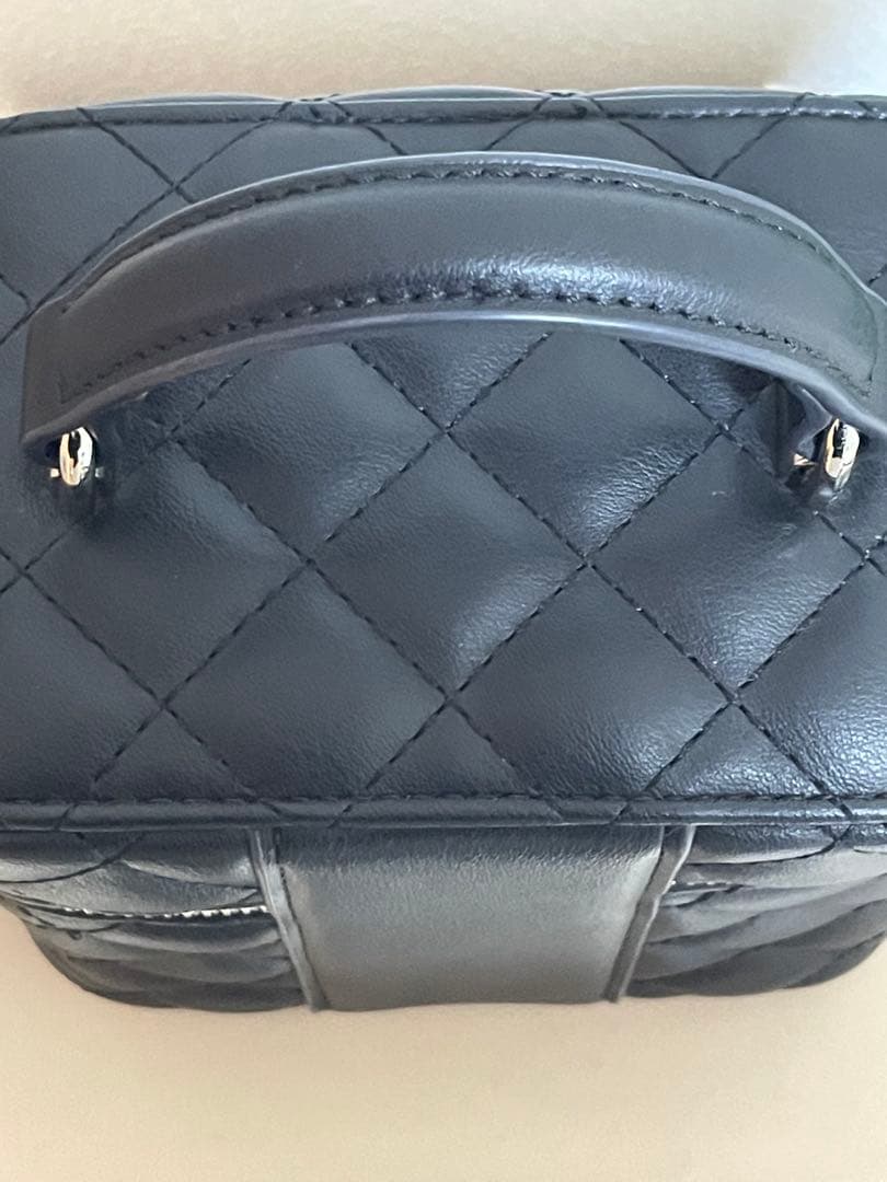 Darichダーリッチ キルティングスクエアミニバック シルバーパーツ ブラック