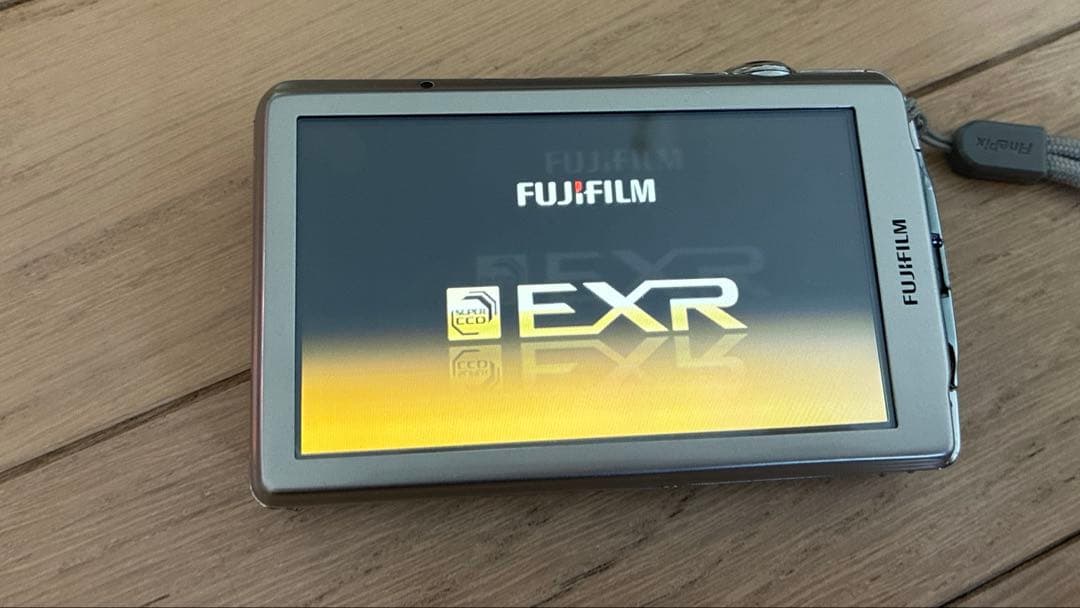 FUJIFILMデジタルカメラ　FINEPIX Z700EXR