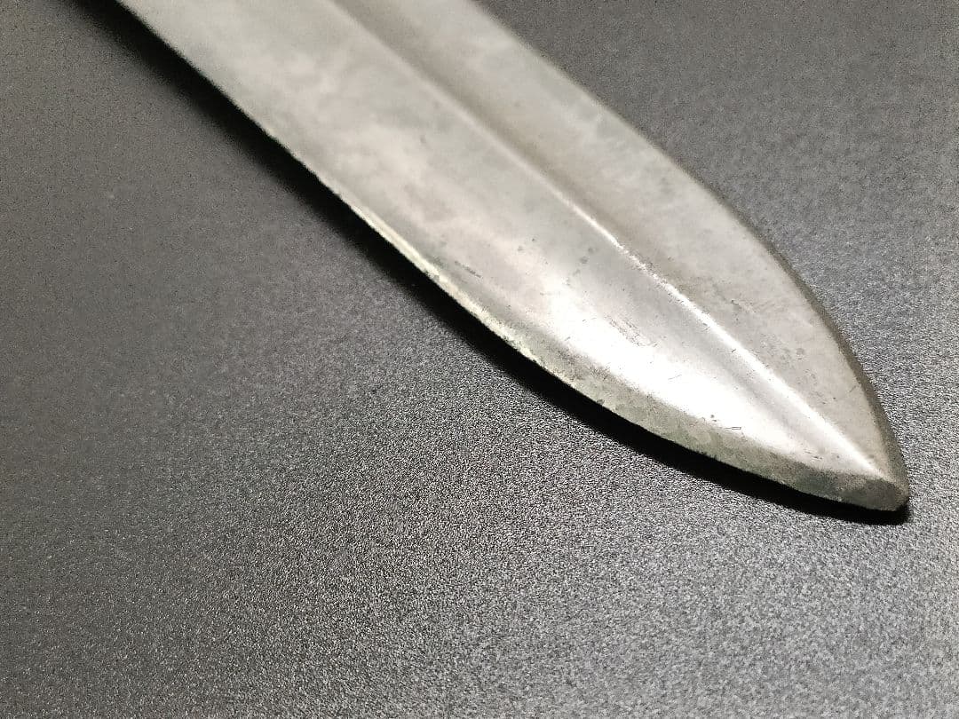 M02銅製置物　中国青銅器　銅剣　錫メッキ人首形鍔　インテリア置物　長さ55CM