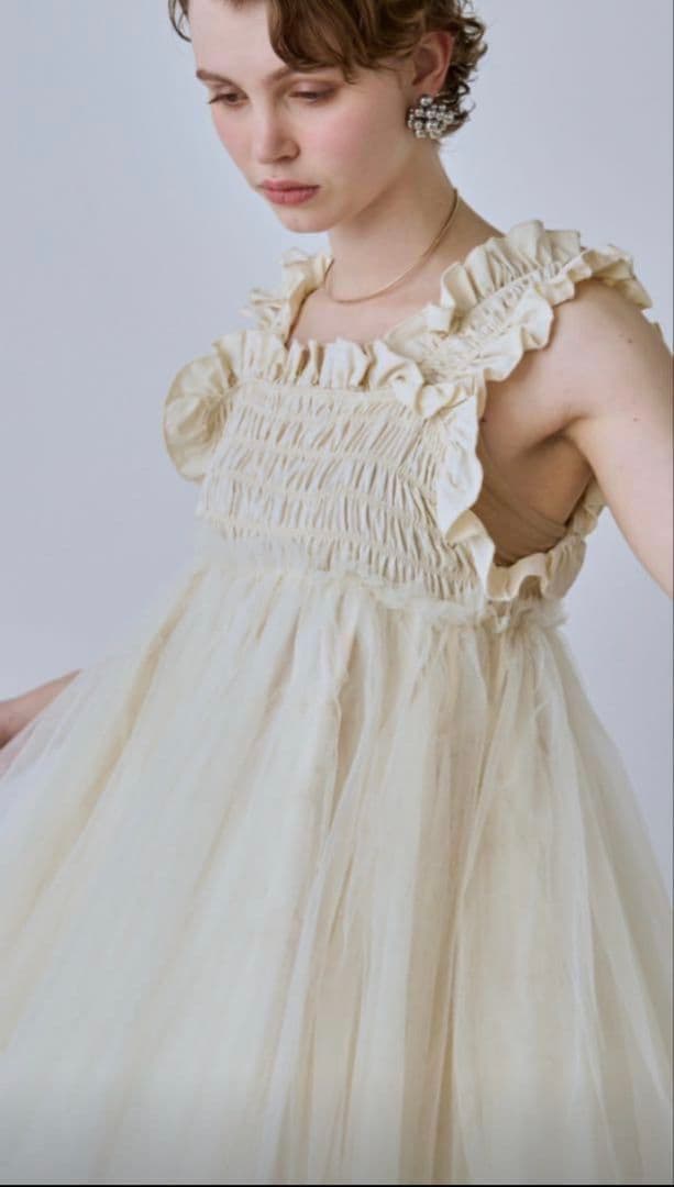 PERNA チュールギャザーキャミソール クリーム色