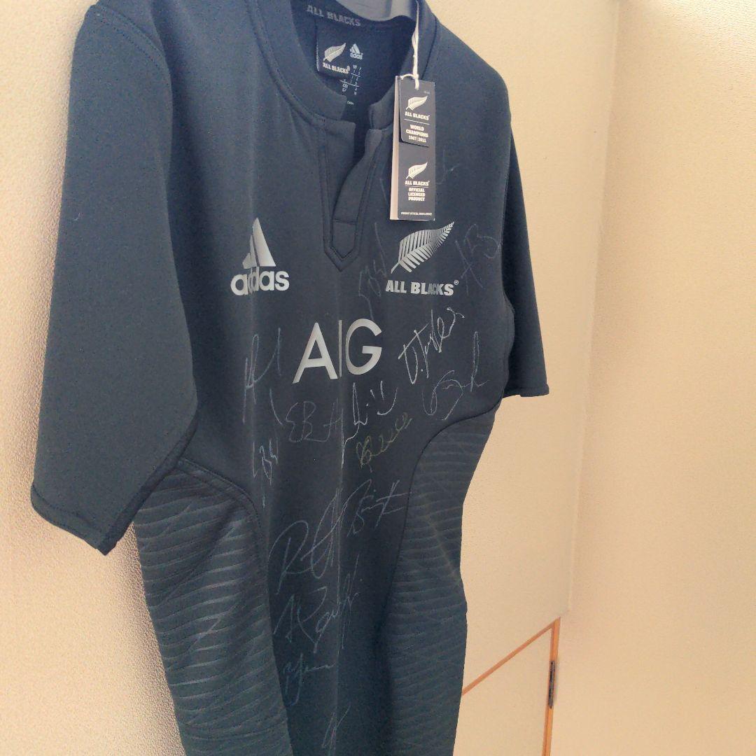 オールブラックス　選手直筆サイン入りユニフォーム。リッチー・モウンガ、バレット