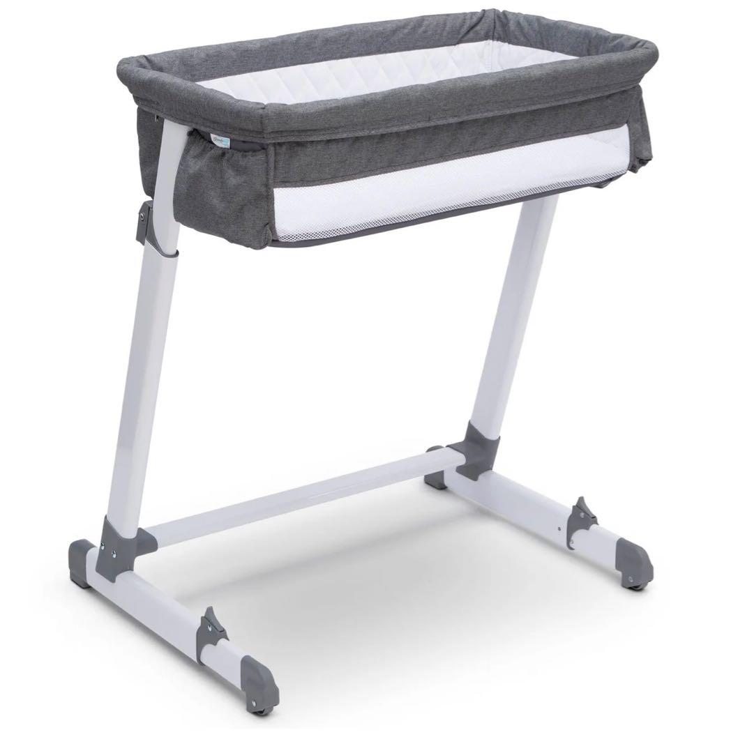 送料込み　匿名配送　Delta Children シモンズ　ベビーベッド