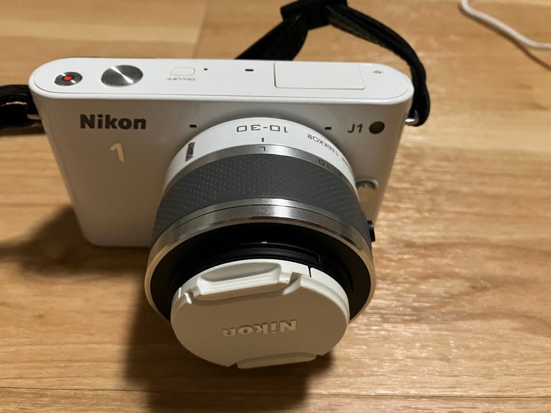 Nikon 1 J1 ミラーレスカメラセット　美品