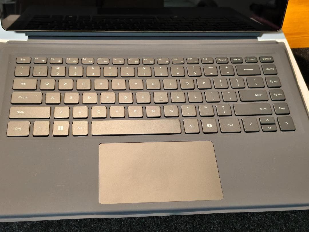 MINISFORUM V3 タブレットPC Ryzen 7 8840U 32GB