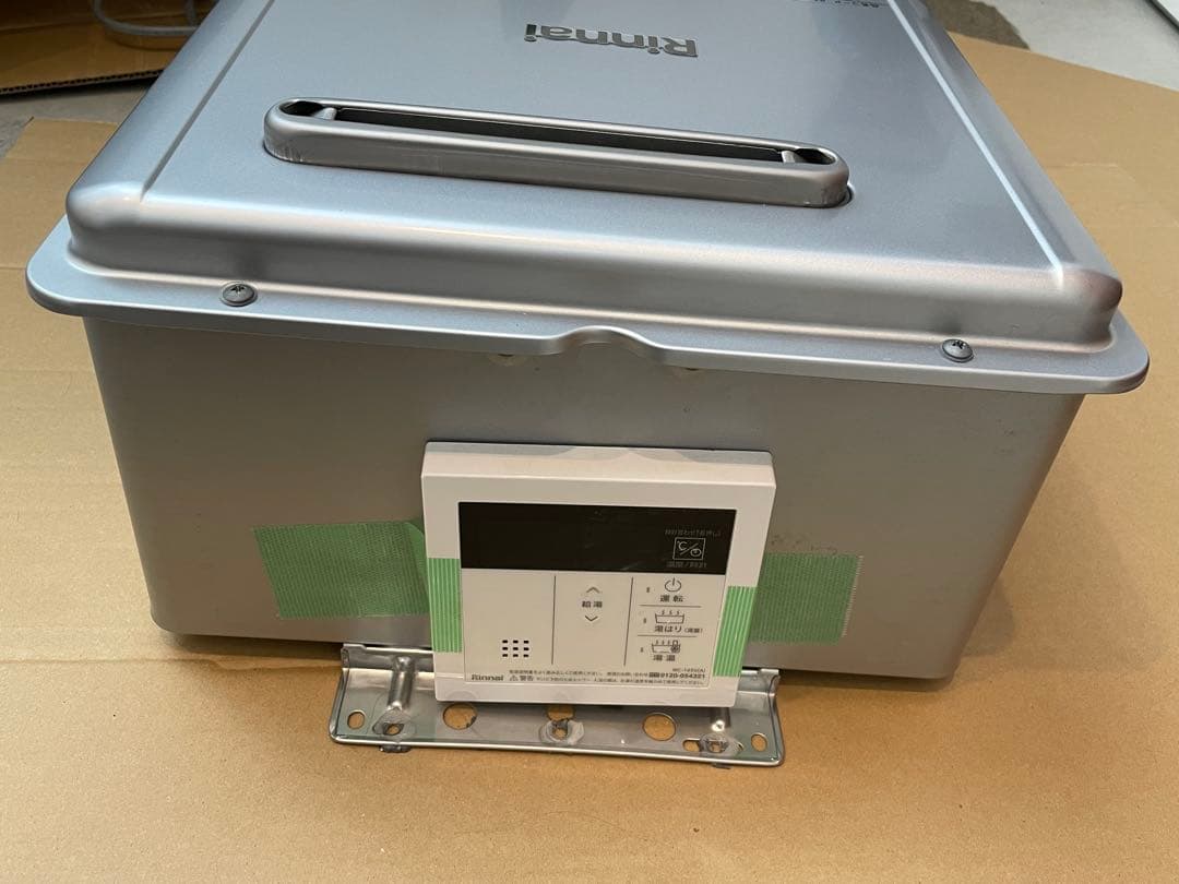 処分SALE！　美品　Rinnai ガス給湯器 リモコン　未使用配管カバー