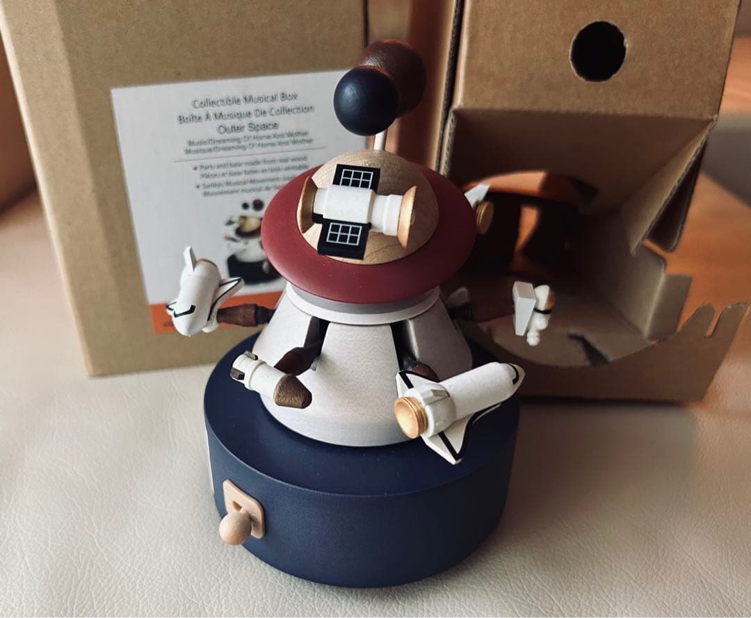 新品、wonderful lifeのハンドメイドの木製オルゴール、宇宙