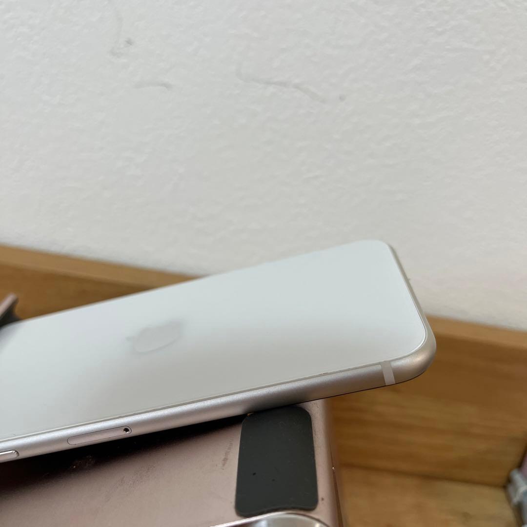 バッテリー新品100%！iPhoneSE3 3世代64G SIMフリー