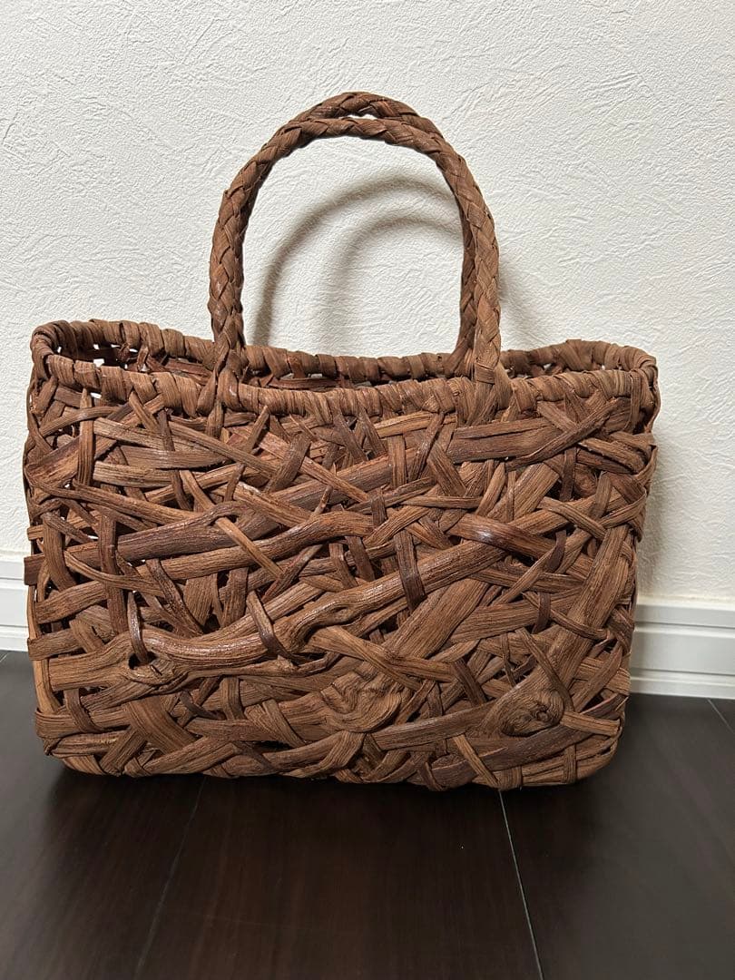山形県産 山葡萄蔓使用 新品　本物 天然素材 ハンドメイドかごバッグ