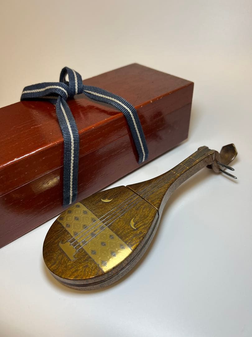 香道具 超絶技巧の時代漆芸　明治時代 本金蒔絵琵琶形香合 時代箱 香道具　金蒔絵