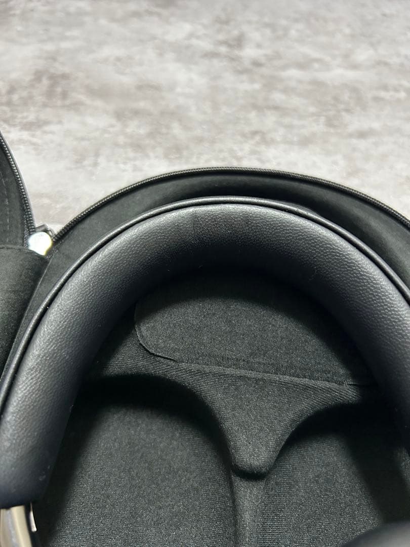 Bowers & Wilkins ワイヤレスヘッドホン　px8