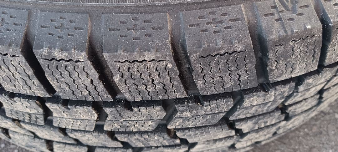 2023年製グッドイヤースタッドレスタイヤホイール4本セット