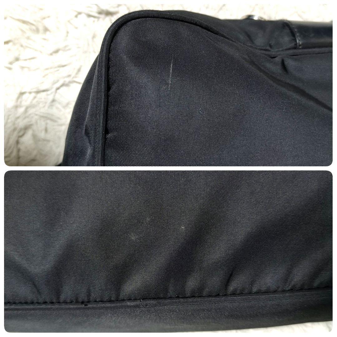 近年モデル PRADA テスートナイロン 三角プレート カメラバッグ ブラック