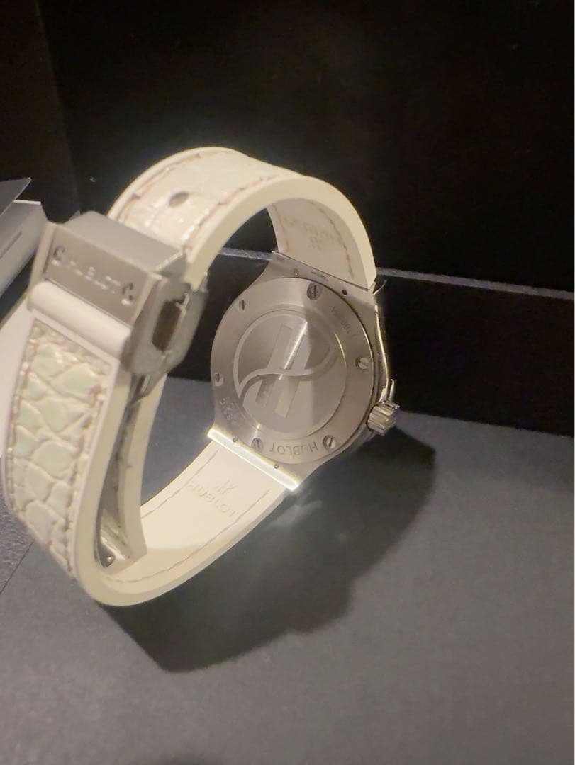 Hublot クラシック フュージョン パール ホワイト ダイヤモンド 33mm