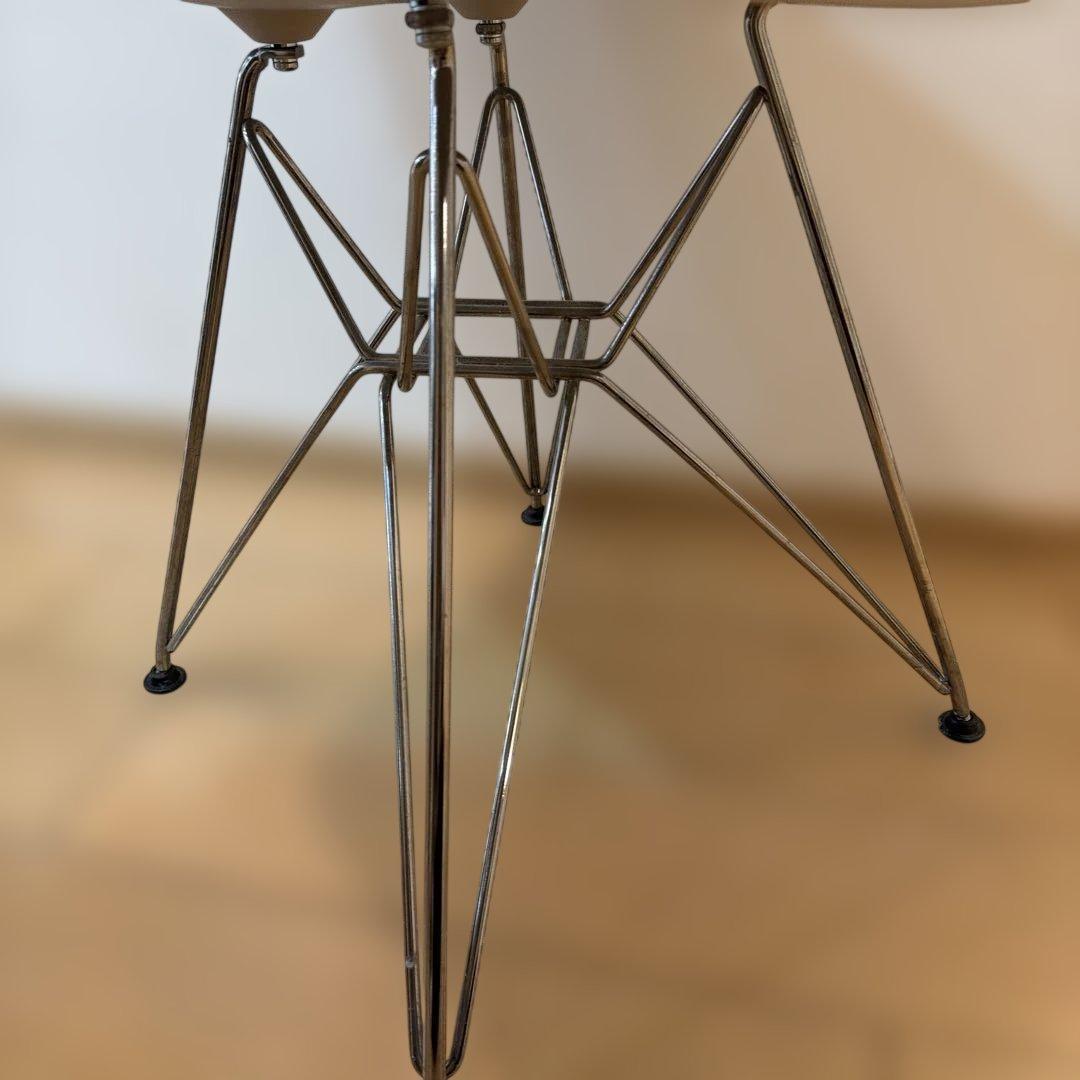 ハーマンミラー イームズ サイドシェルチェア DSR ライトグレー　2022年製