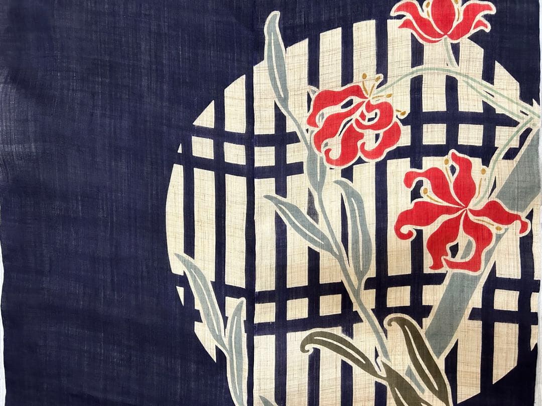 紅い花柄の暖簾