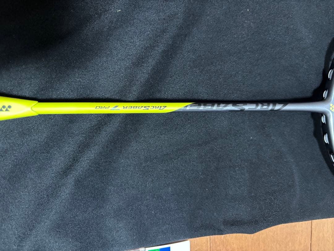 新品同様　YONEX ARCSABER 7 PRO 4U ガットグリップ付き