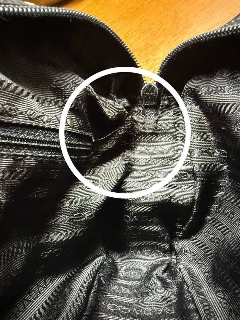 PRADA プラダ　ショルダーバッグ　ミニバッグ　カメラバッグ　ナイロン