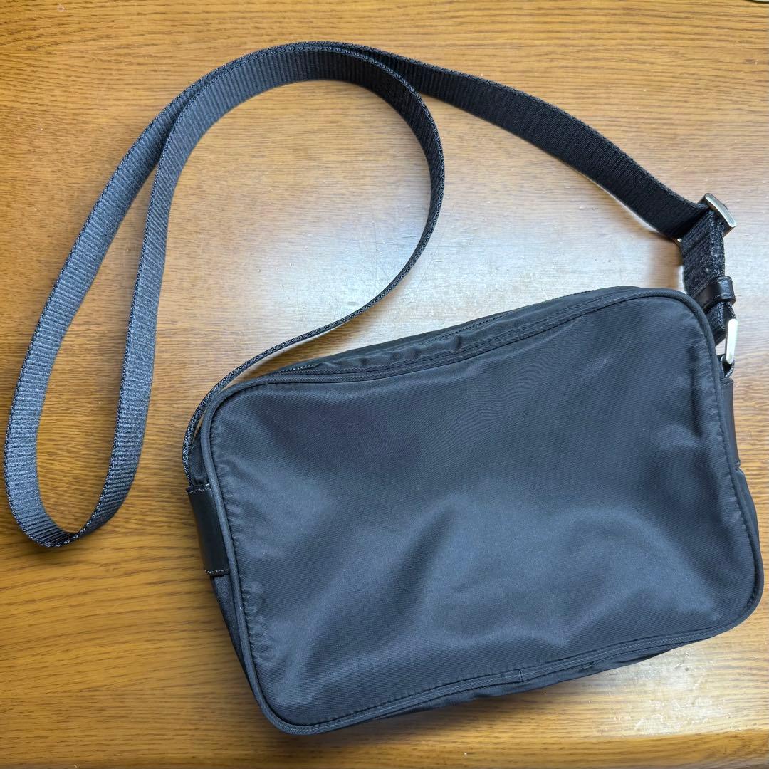 PRADA プラダ　ショルダーバッグ　ミニバッグ　カメラバッグ　ナイロン