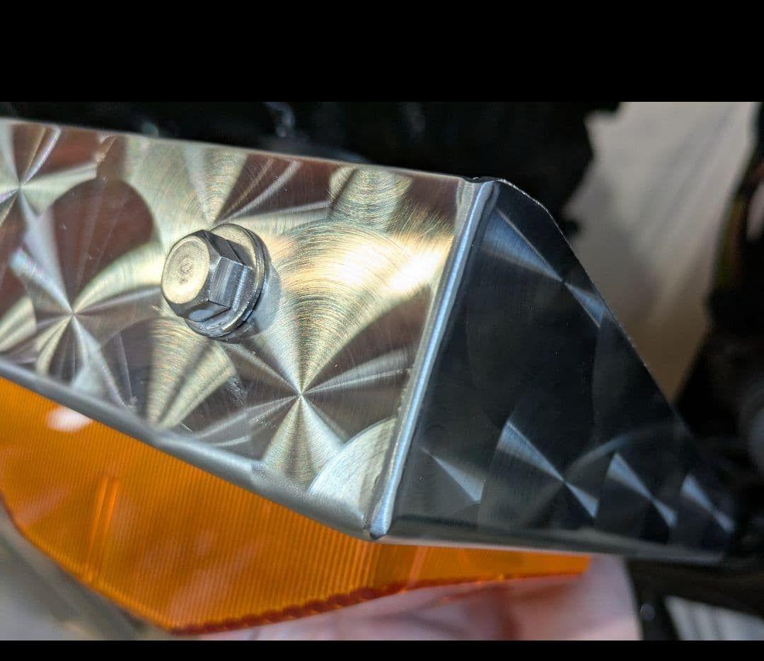 小糸中間サイドウィンカー　ウロコカバー