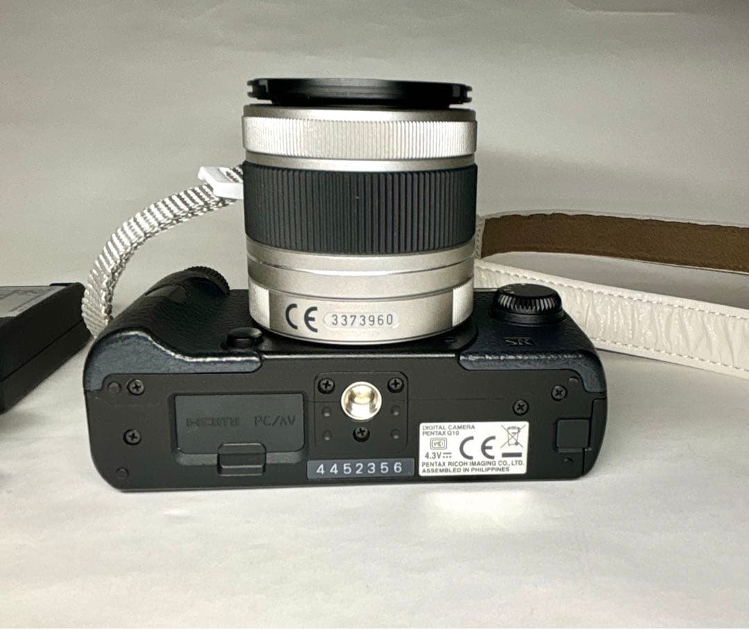 【ジャンク 】ペンタックスPENTAX Q10 専用ケース、バッテリー×5本