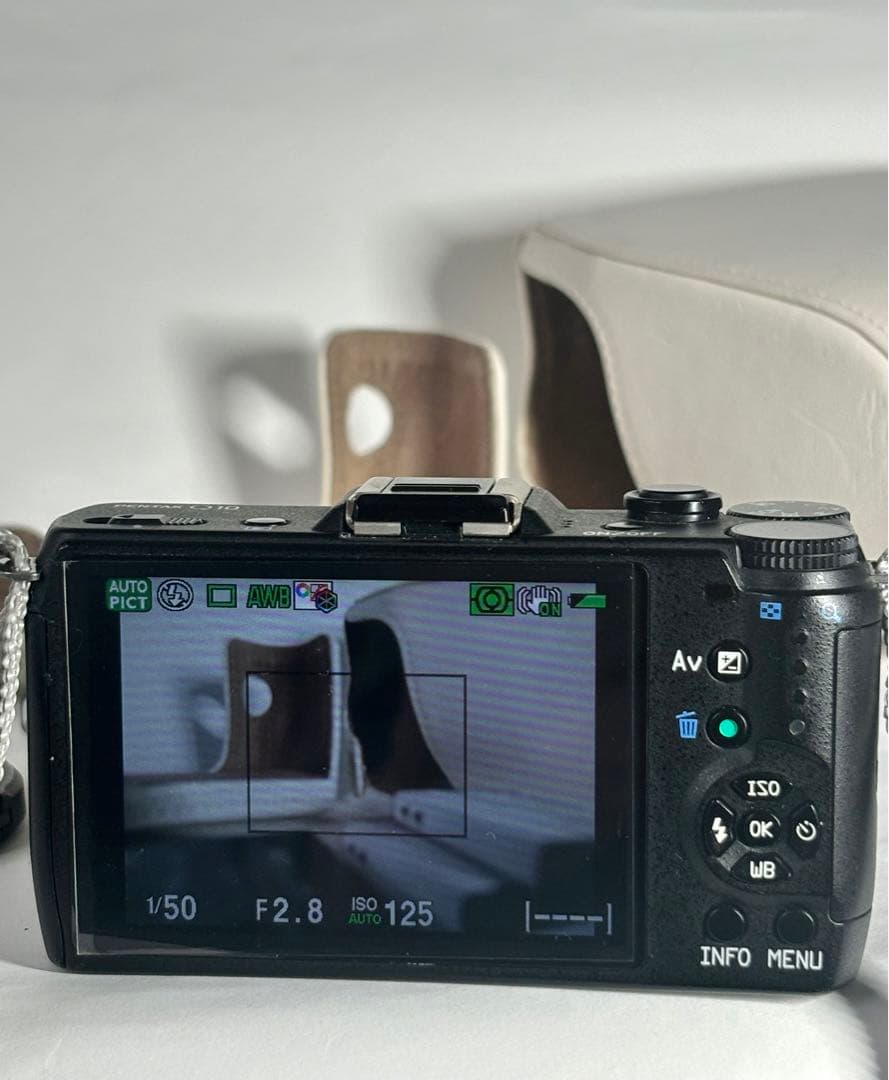 【ジャンク 】ペンタックスPENTAX Q10 専用ケース、バッテリー×5本