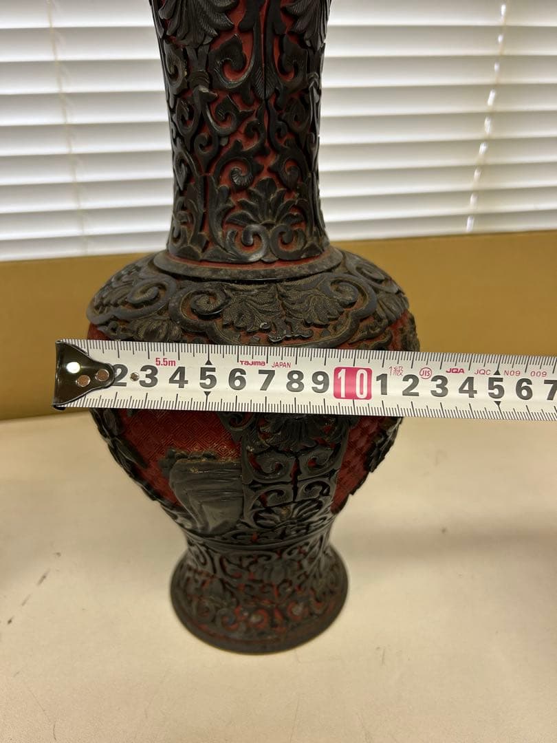 P209 中国古美術 古玩 花瓶 黒堆朱 木製円台付 堆朱　希少　美術品　工芸品