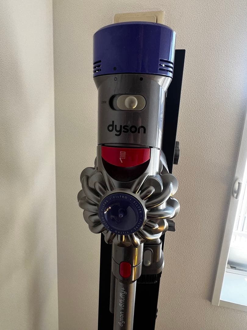 さくらんぼ　ダイソン Dyson V8 Slim Fluffy SV10