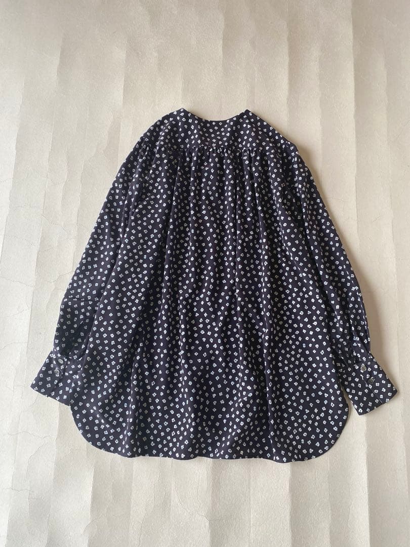 トゥモローランド TOMORROWLAND 小花柄とろみノーカラーブラウス