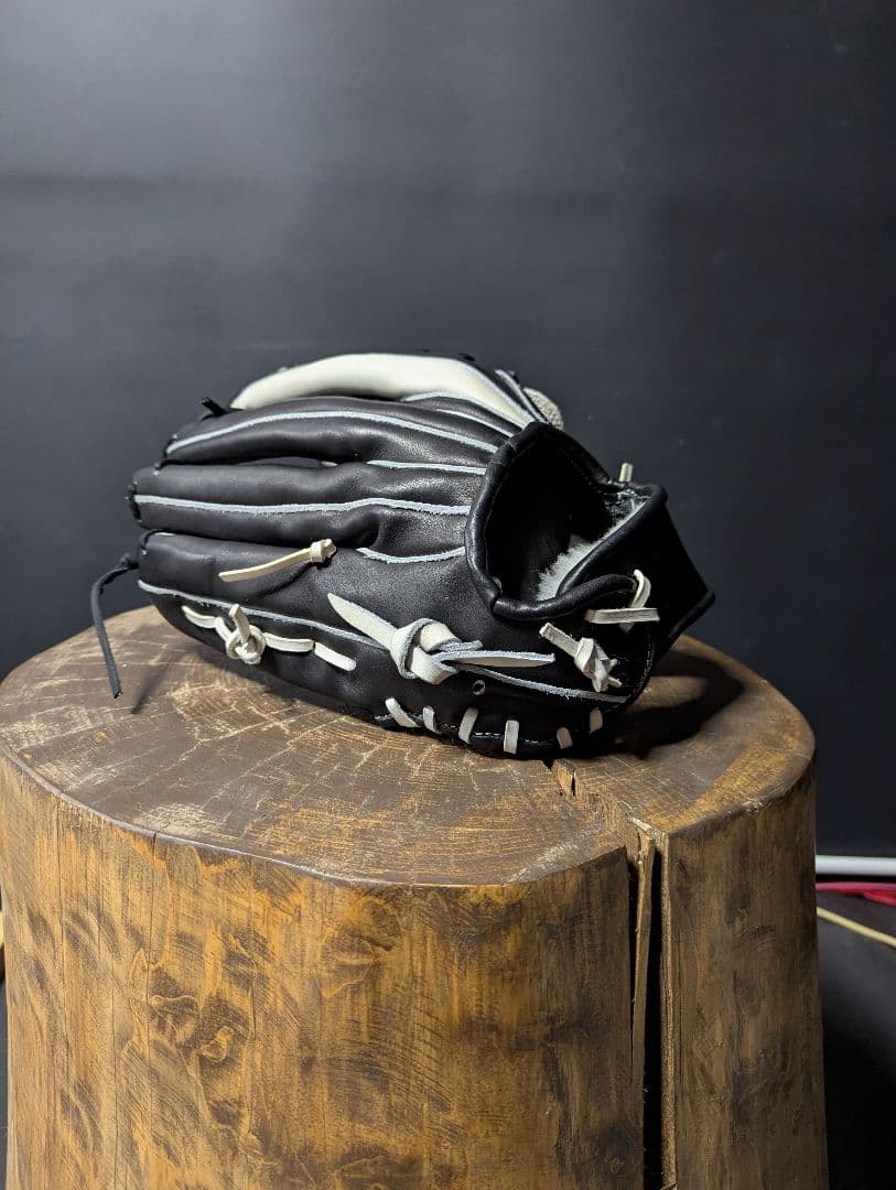 ブラック×ホワイト 軟式外野手用野球グローブ