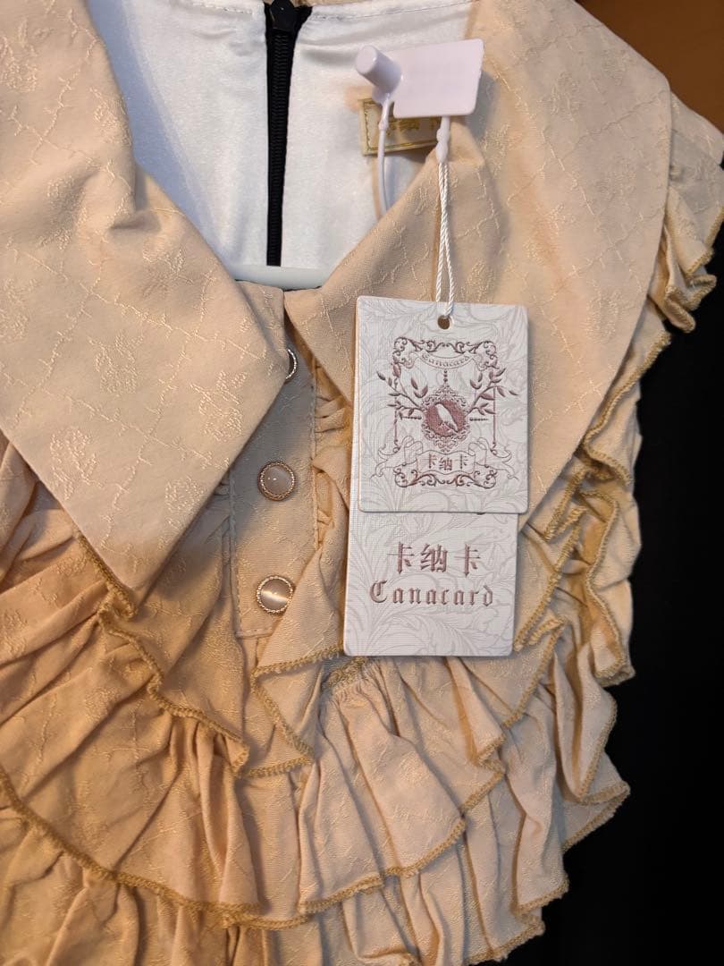 フリル付き黒ロングワンピース