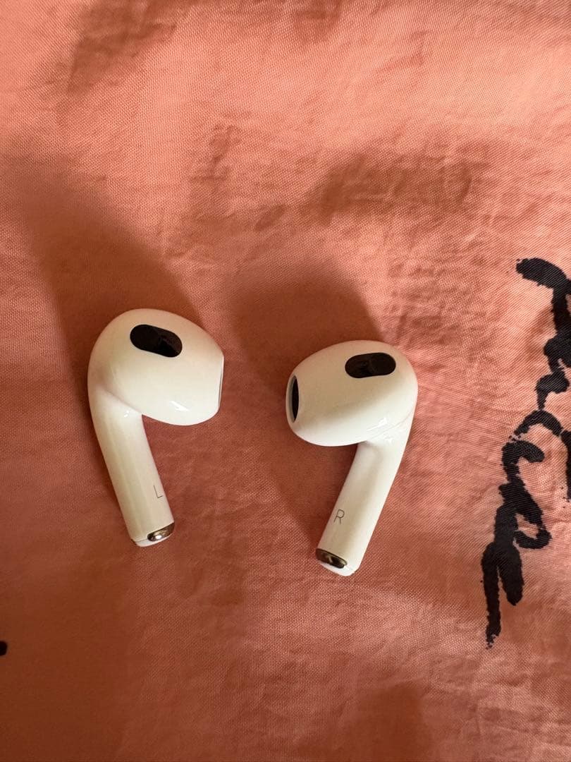 ★値下げしました★AirPods【第三世代】本体 充電ケース付き ホワイト