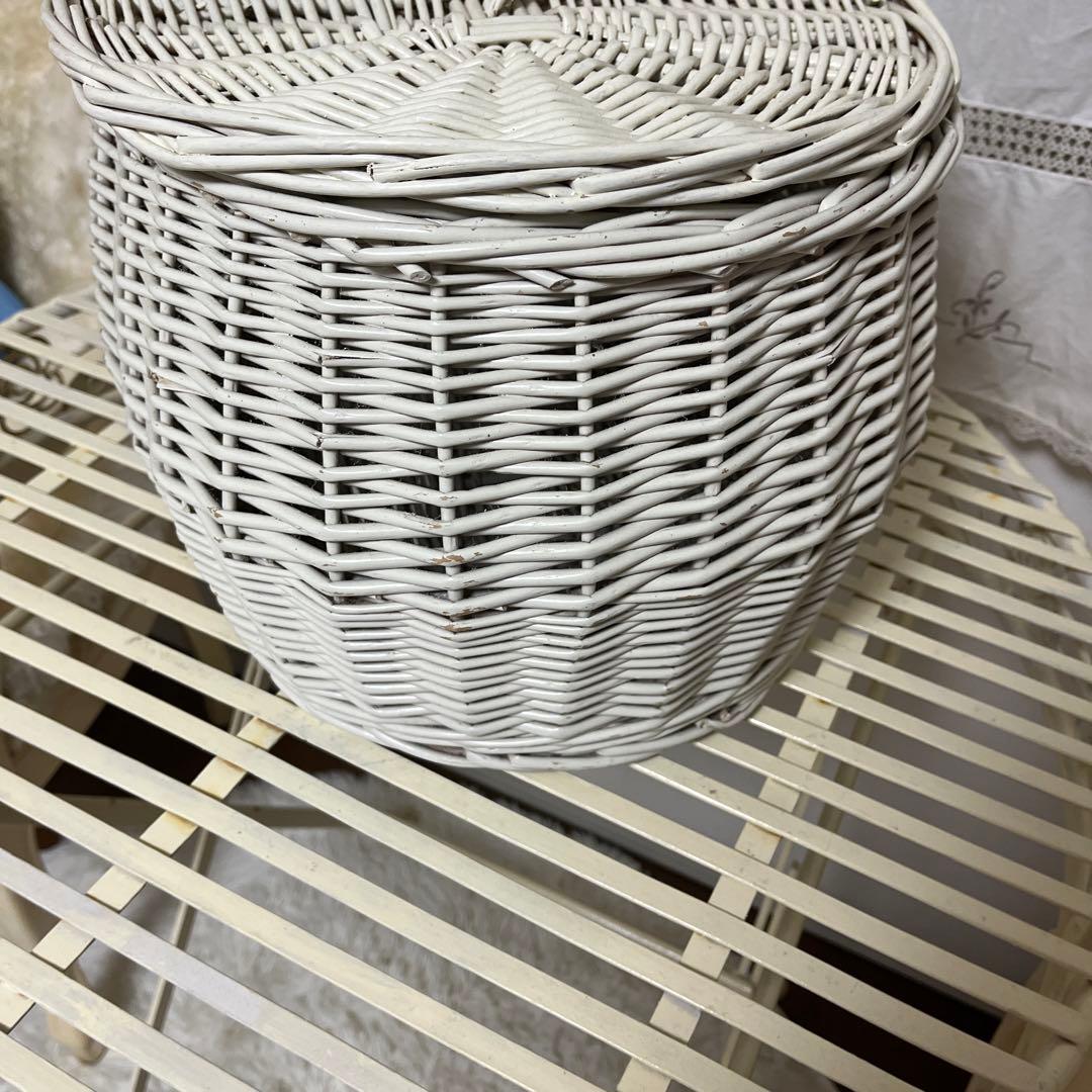 にゃん☆プロフ必読‼️ ラタン　ホワイト　カゴ　蓋つき　楕円