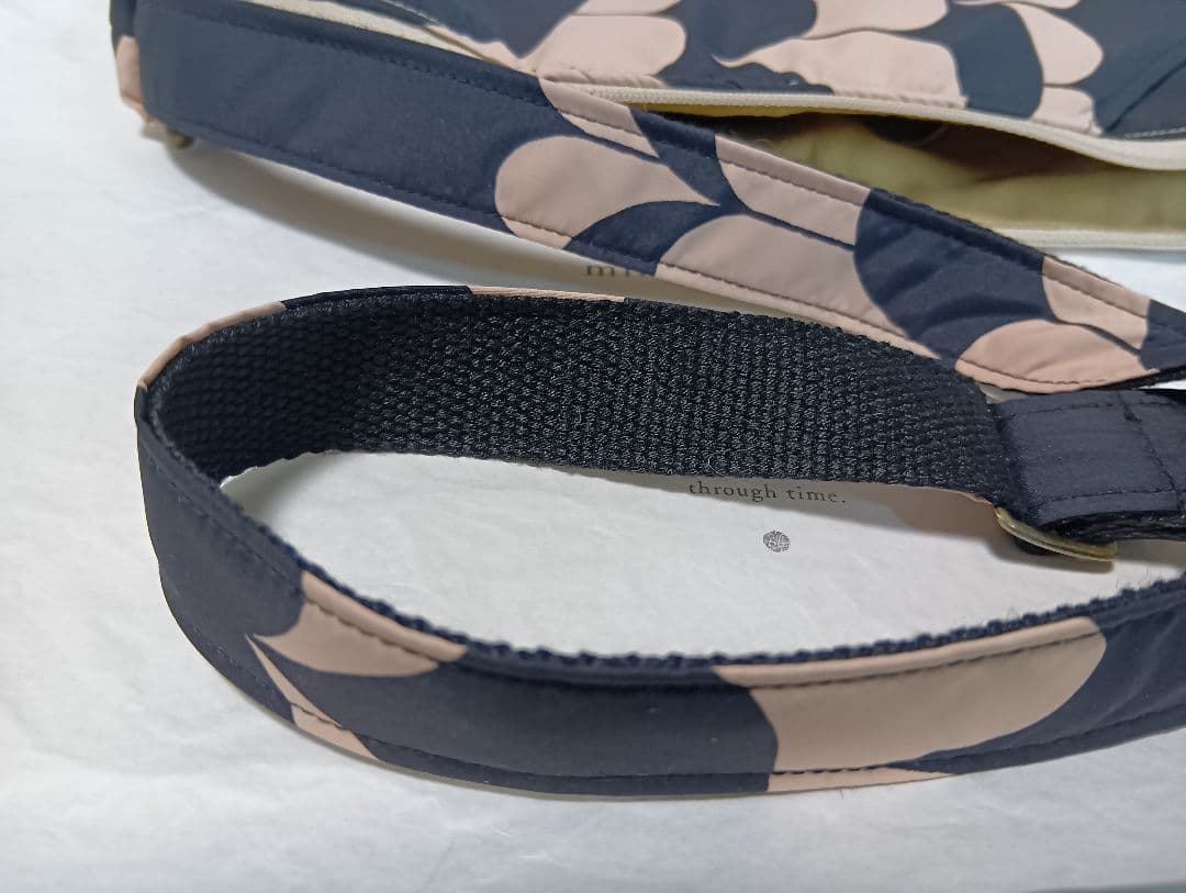 保温保冷ポケット付き♪ボディーバック　両面２ポケット付き♪sea lace