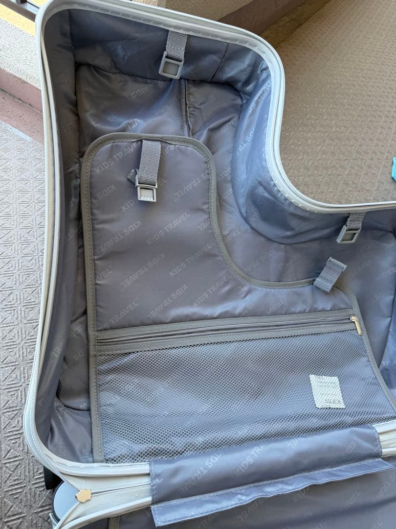 [キッズトラベル] 【子連れ旅行に革命 折りたたみタイプ子が乗れるキャリーケース