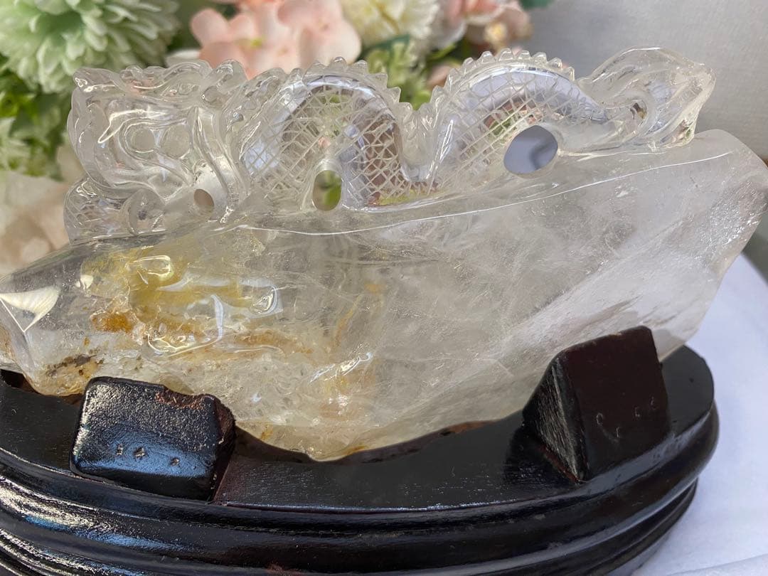 クリスタル　天然石　龍　カービング　台座付き　パワーストーン　手彫り　置物