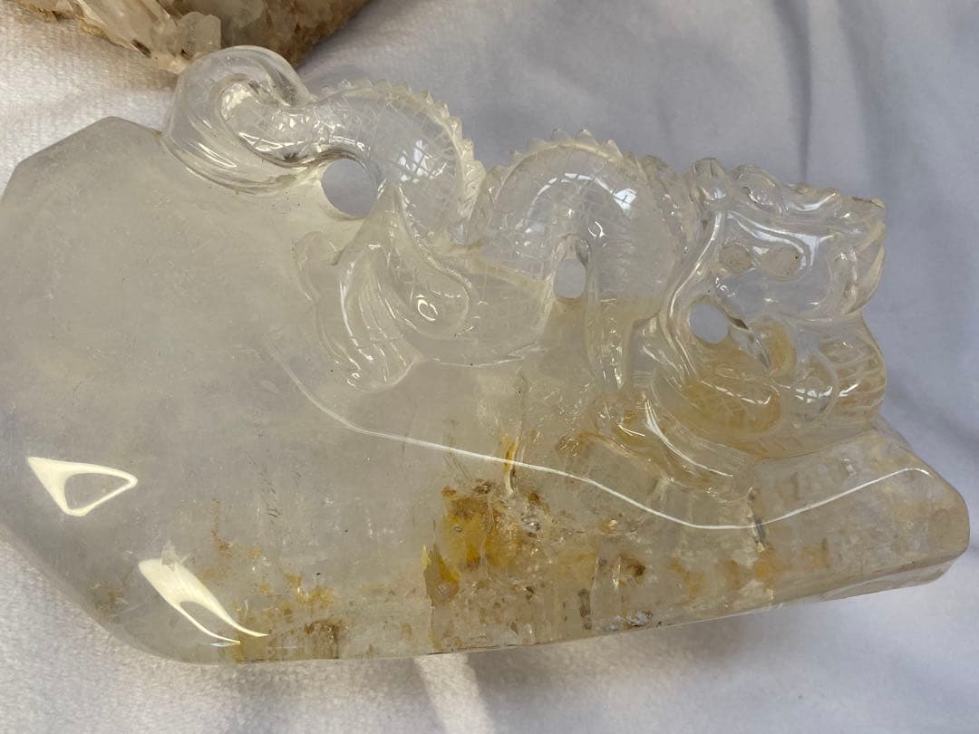 クリスタル　天然石　龍　カービング　台座付き　パワーストーン　手彫り　置物