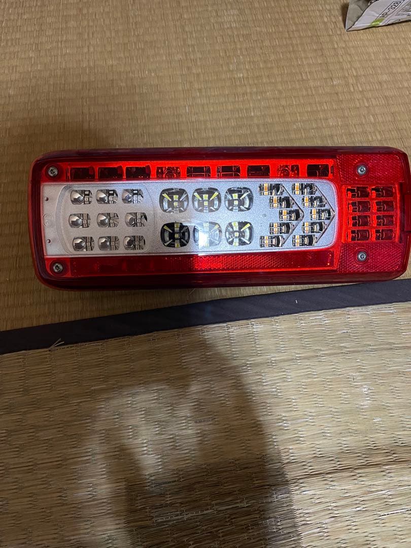 VOLVO ボルボ純正テールランプ 右側のみになります