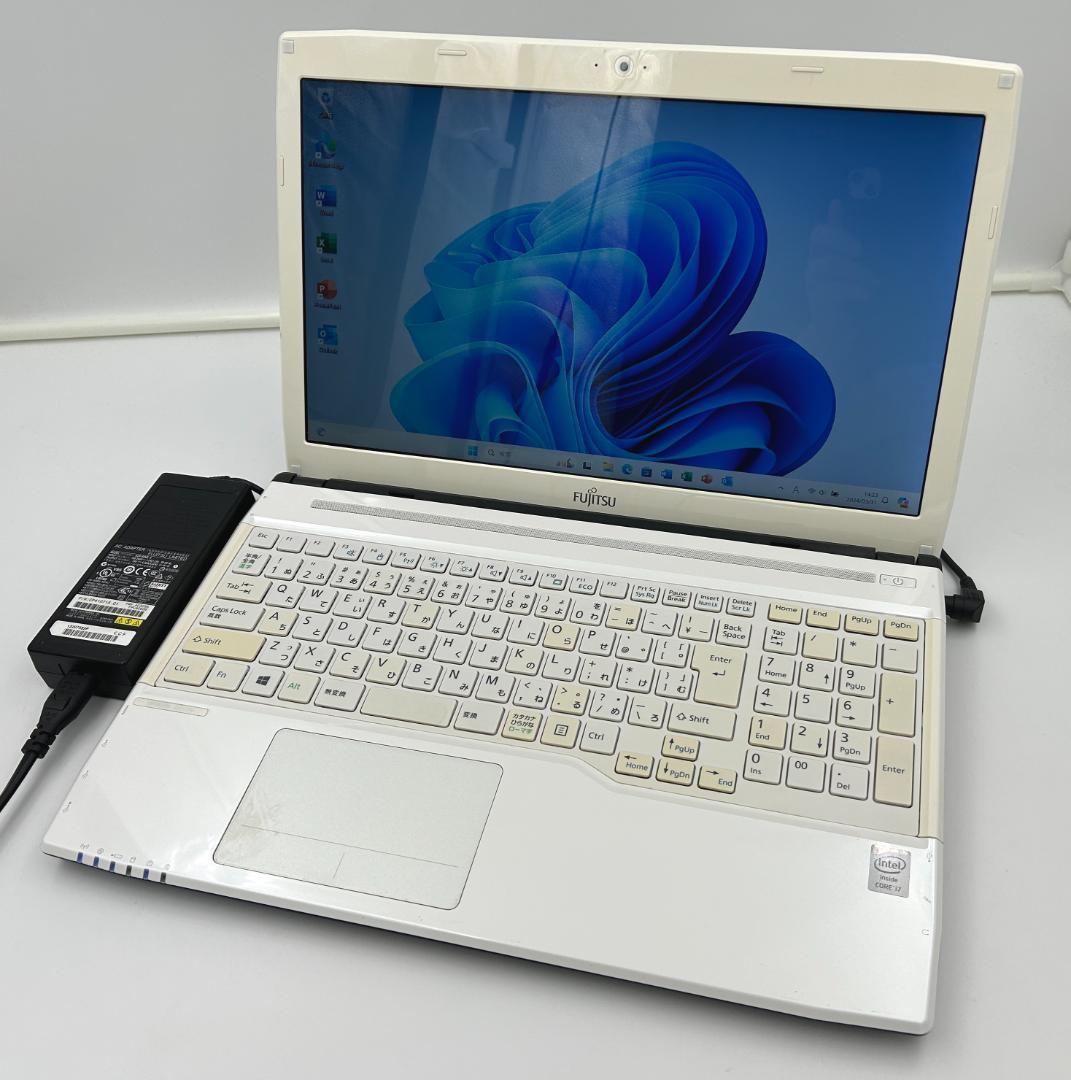 ノートパソコン windows11 オフィス付き core i7 AH53/MW