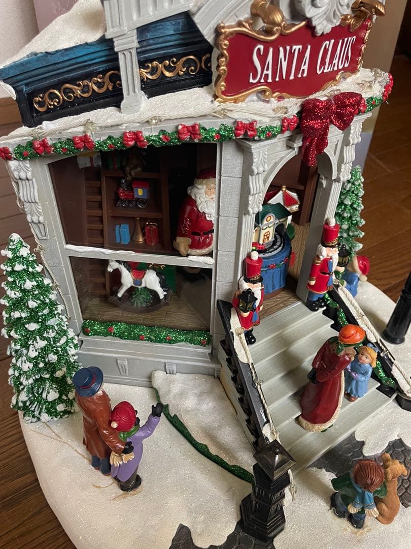 コストコ　Santa's Toy Shop クリスマスディスプレイ