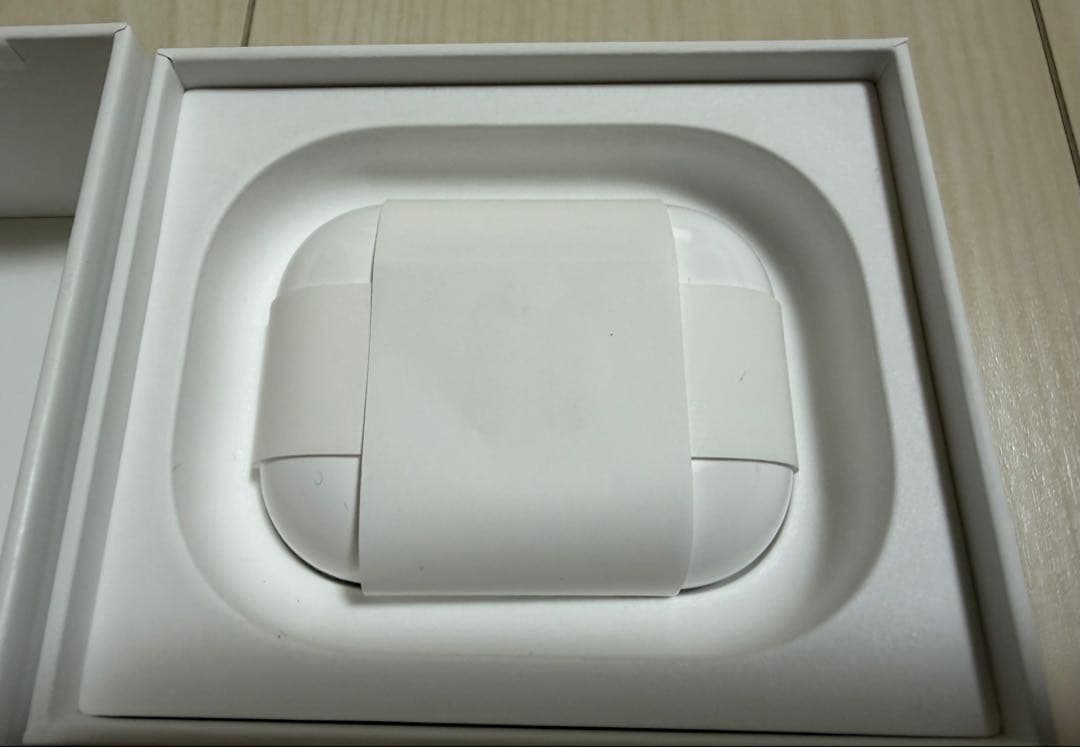 【ほぼ新品】Apple AirPods Pro3 イヤホン