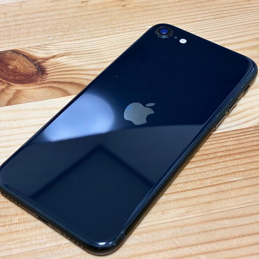 バッテリー新品　iPhoneSE第3世代64GB SIMフリー　yy17700b