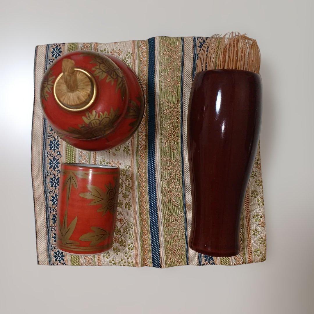 お茶道具、茶箱、銀漆花紋、輪島塗。蓋に補修の後あり、最後に、2枚写真あり。