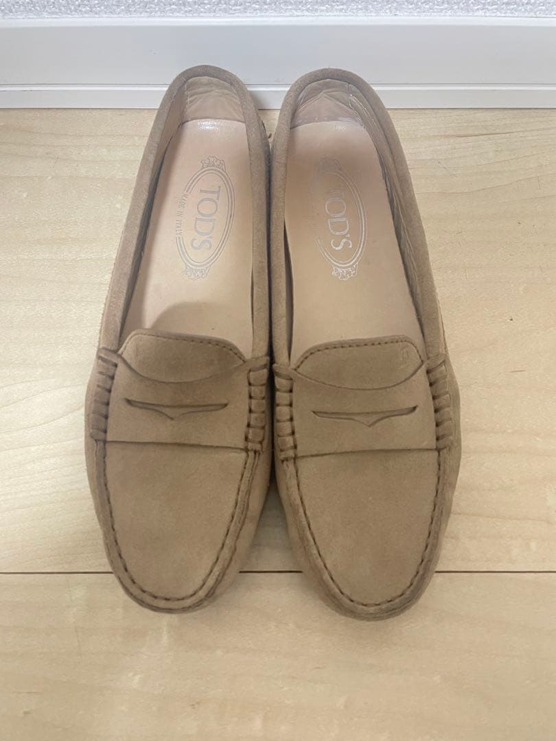 TOD'S ベージュ ローファー スウェード