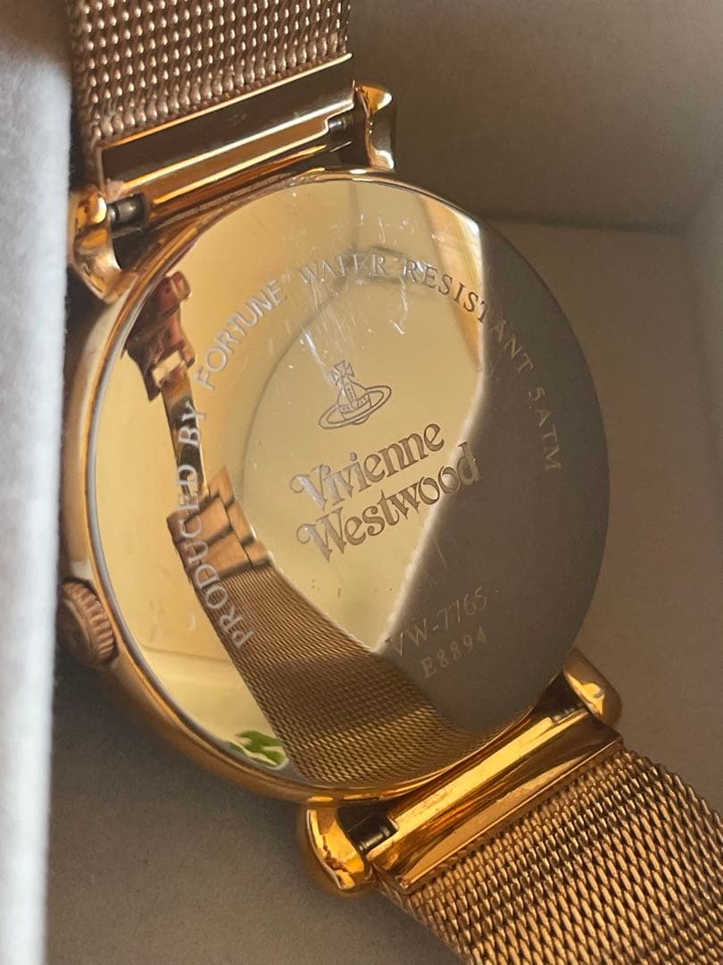 Vivienne Westwood ヴィヴィアンウエストウッド ゴールド 腕時計