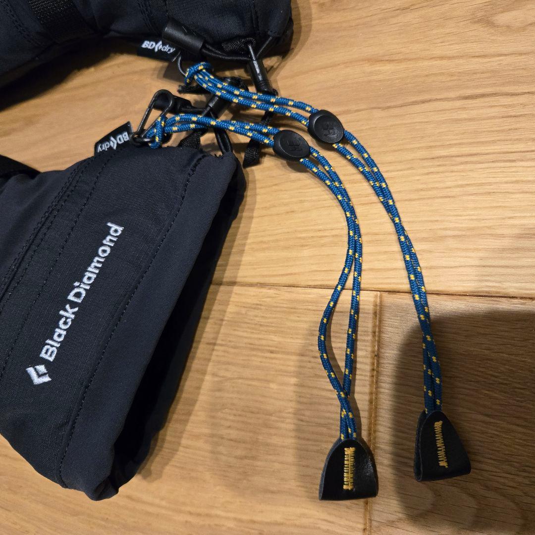  ソロイストフィンガーSサイズ　モンベルのリーシュ付き