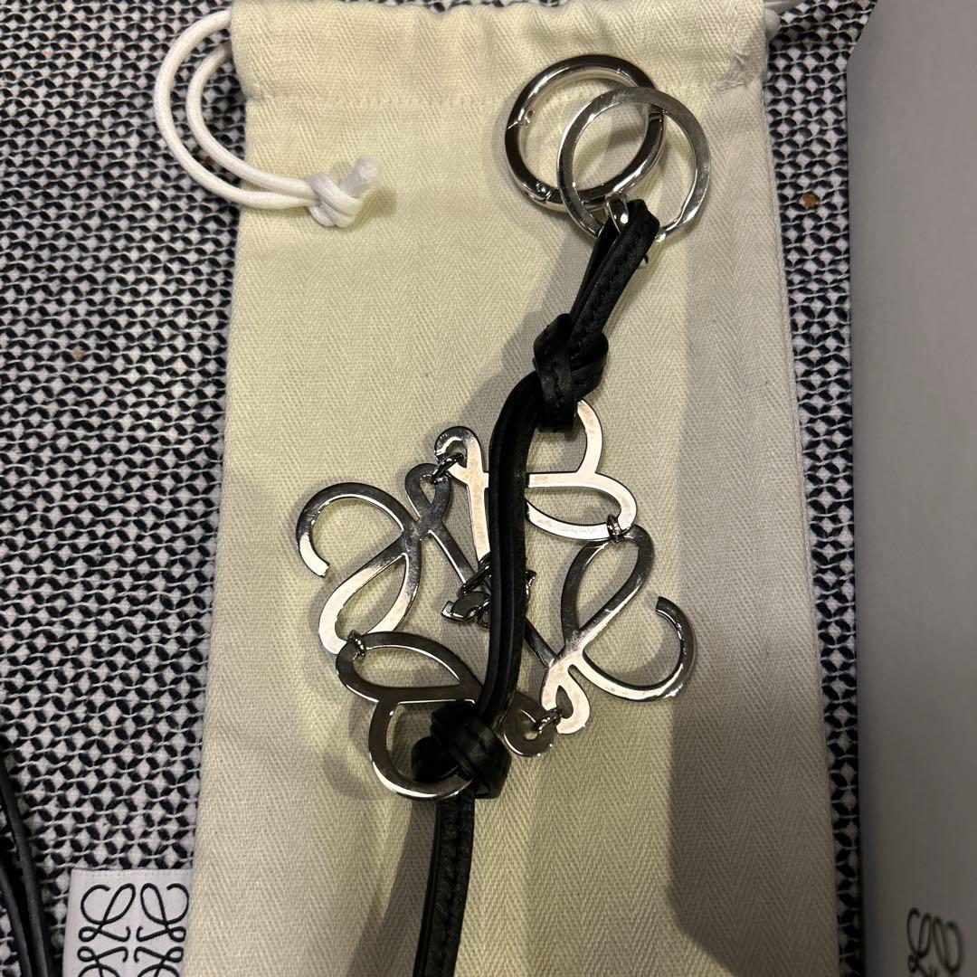 LOEWE シルバー ブラック キーホルダー