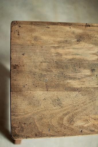 古く味のある小学校の机　木製