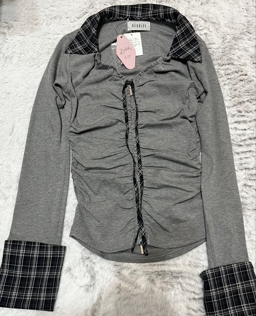 BUBBLES ギャザーリボンシャツトップス グレー