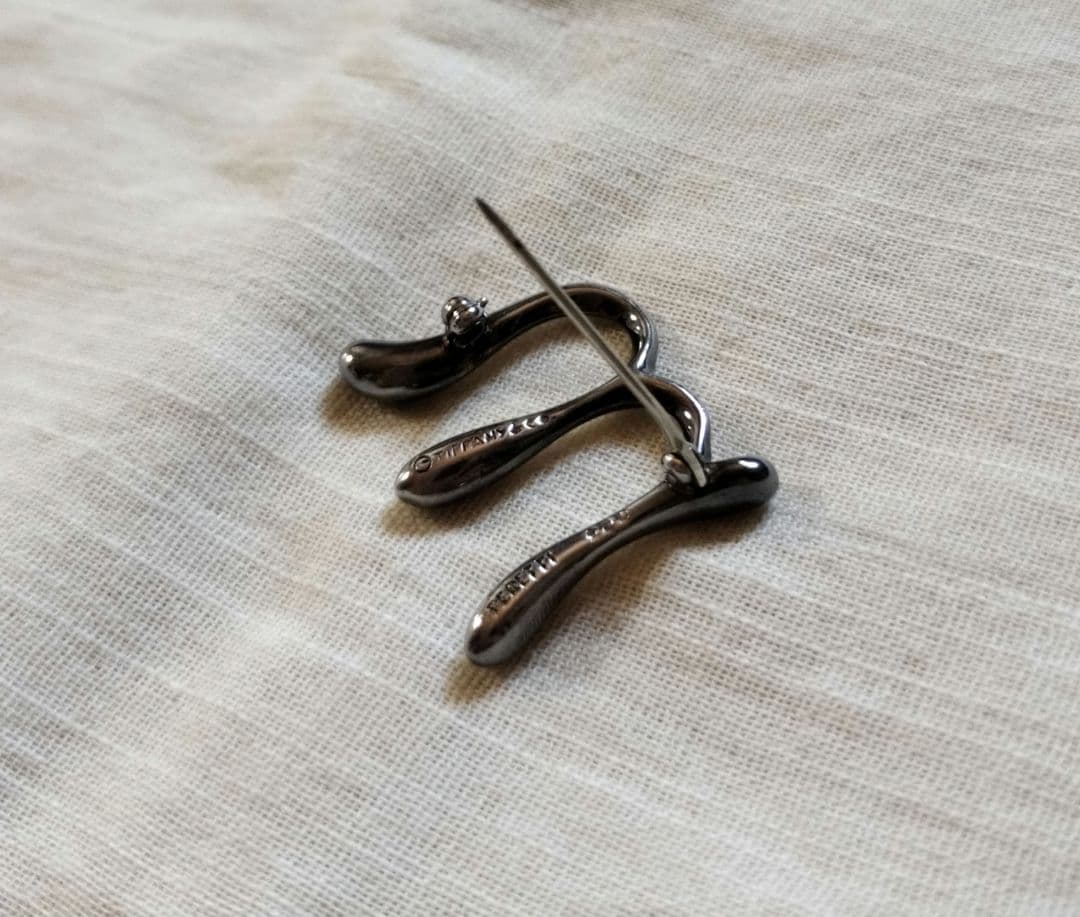 ティファニー　イニシャルブローチ　M ラージ925