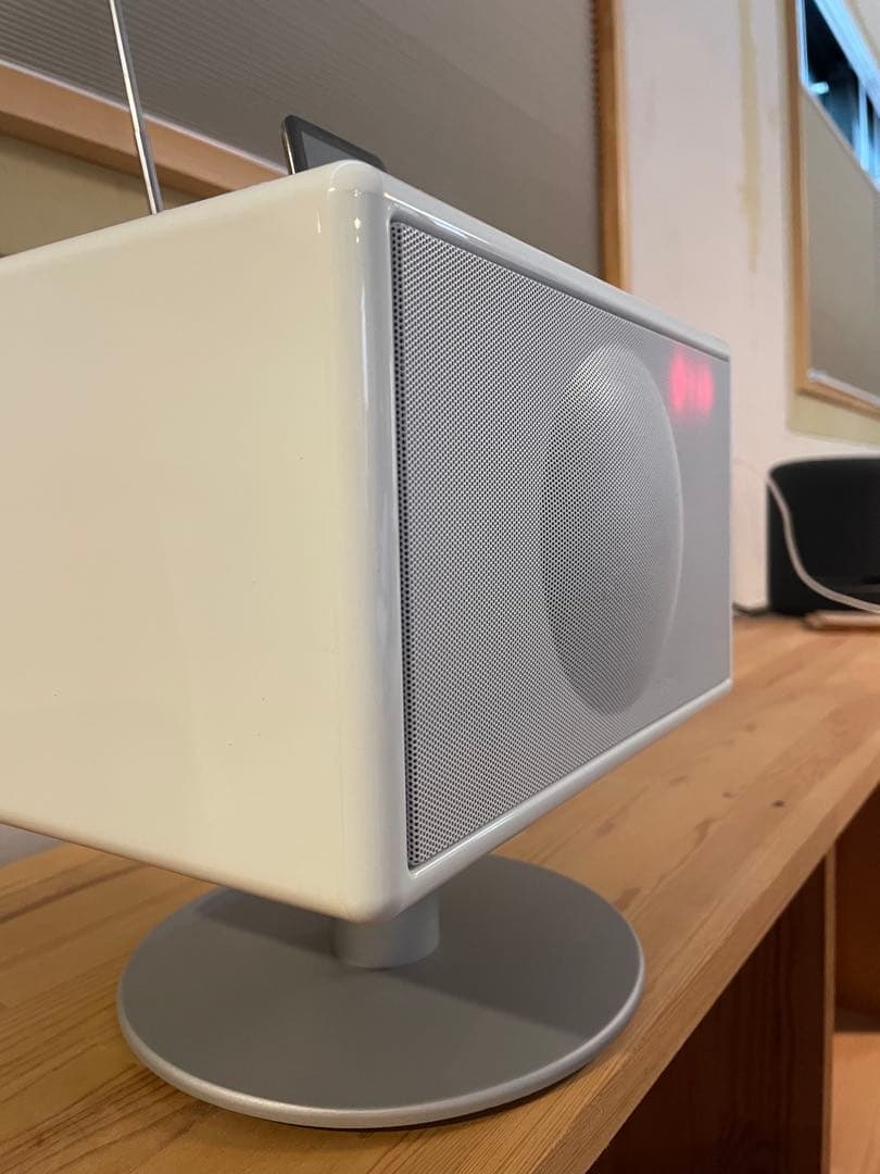 ホワイト色GENEVA Sound System Model S